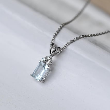 Zlatý prívesok s akvamarínom a diamantmi Edlin