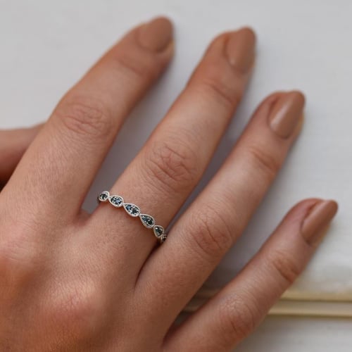 Svadobný vintage prsteň s modrými diamantmi a komfortná obrúčka Ebba