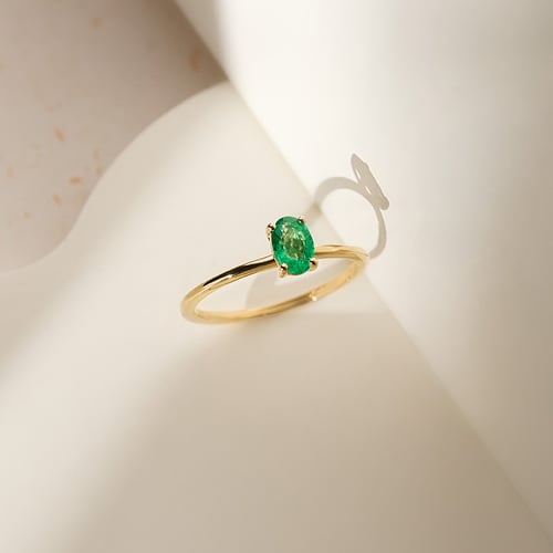 Elegantný zásnubný prsteň s oval smaragdom Frost