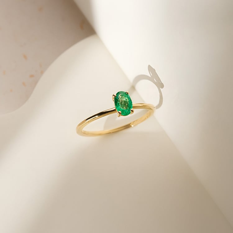 Elegantný zásnubný prsteň s oval smaragdom Frost 152778