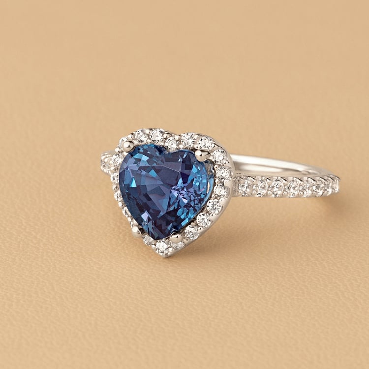 Zlatý halo prsteň s lab-grown alexandritom v tvare srdca a diamanty Roger 136581