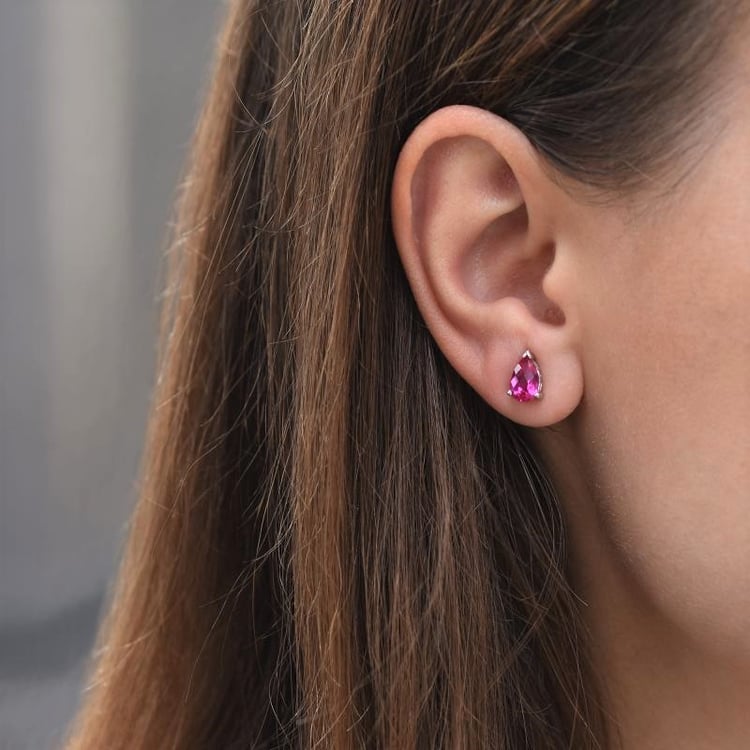 Slzičkové strieborné náušnice s rubínmi 106412