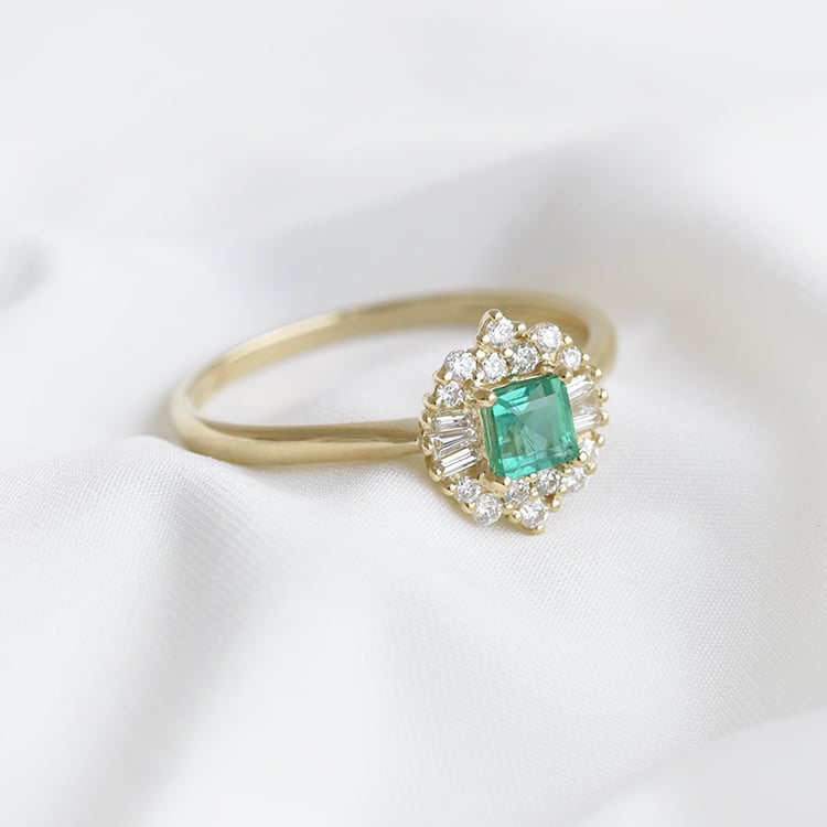 Prsten so smaragdom 93453