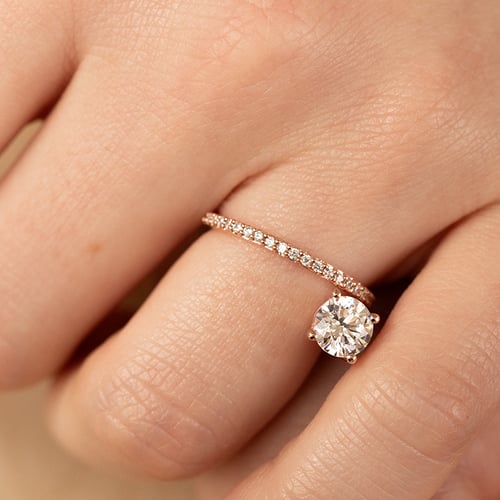 Atypický zásnubný prsteň s lab-grown diamantmi Ada