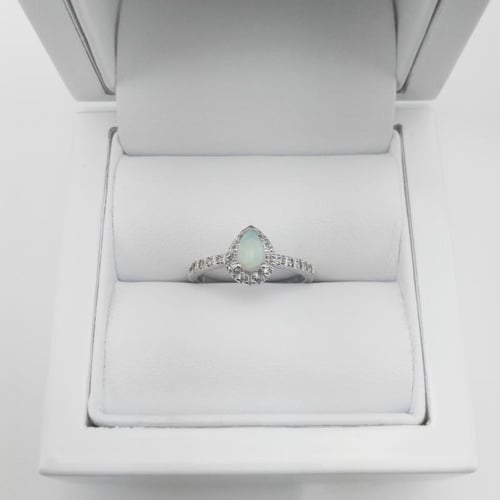 Zlatý prsteň s opálom a diamantmi Hailey