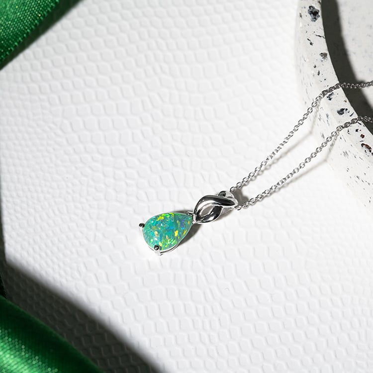 Strieborný prívesok s opálovou slzou Belinda 130477