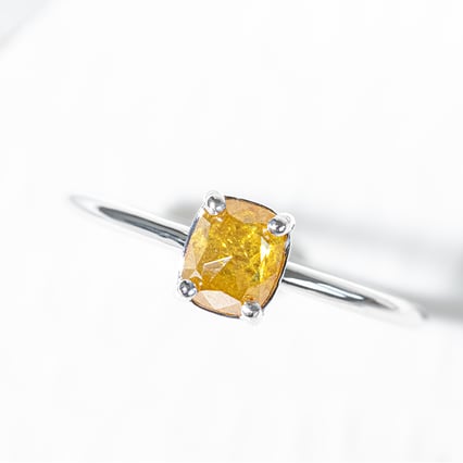 Zlatý prsteň s cushion salt and pepper diamantom Sade