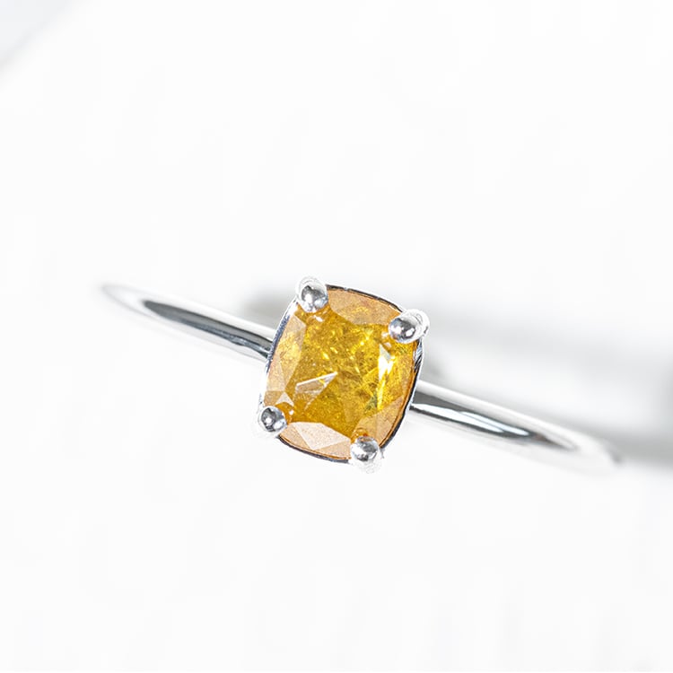 Zlatý prsteň s cushion salt and pepper diamantom Sade 126150