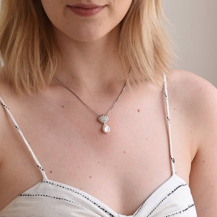 Prívesok s perlou a striebornou mušlí 65564