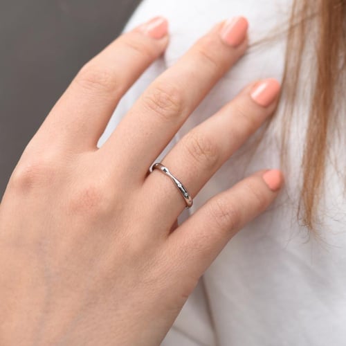 Platinový minimalistický eternity prsteň s diamantmi Conall