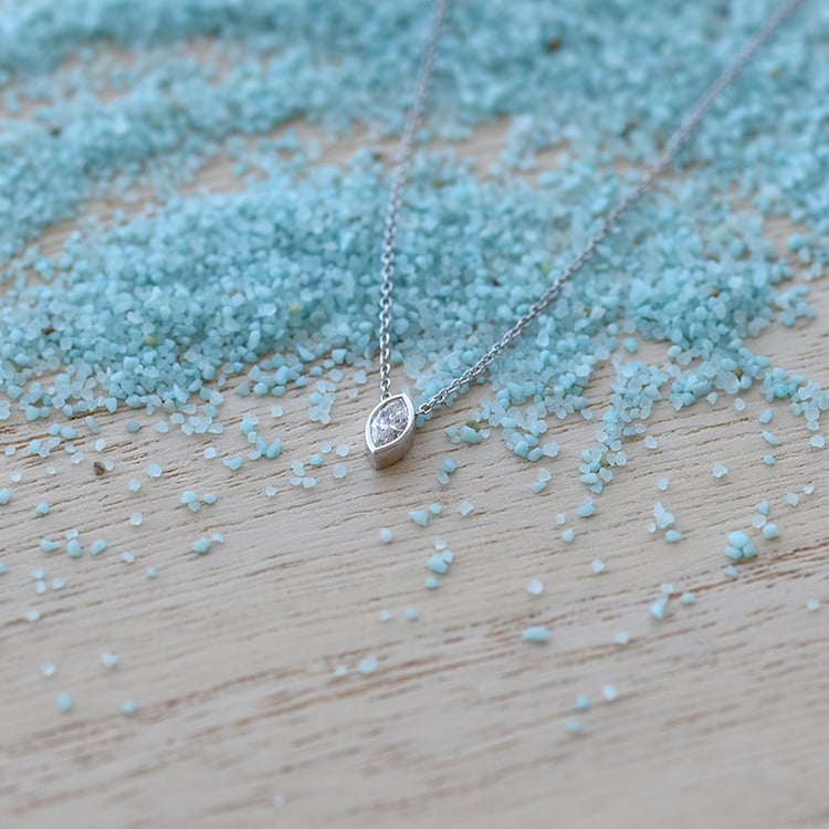 Zlatý náhrdelník s marquise diamantom 82798