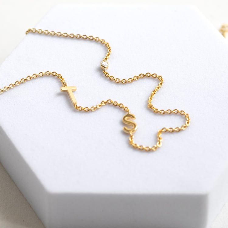 Strieborný náhrdelník s 2 písmenami vašej voľby a lab-grown diamantom Lupe 145510