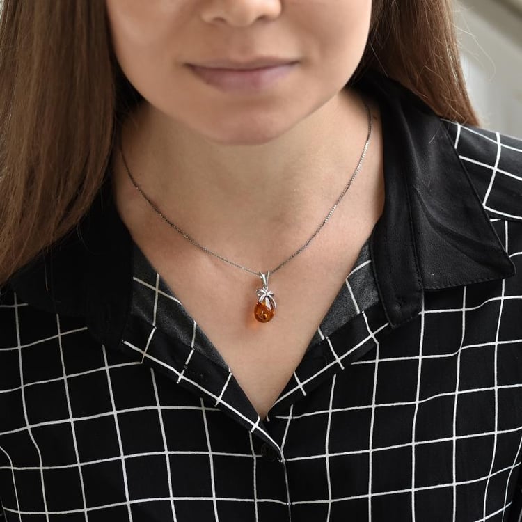 Jantárový strieborný prívesok 31780