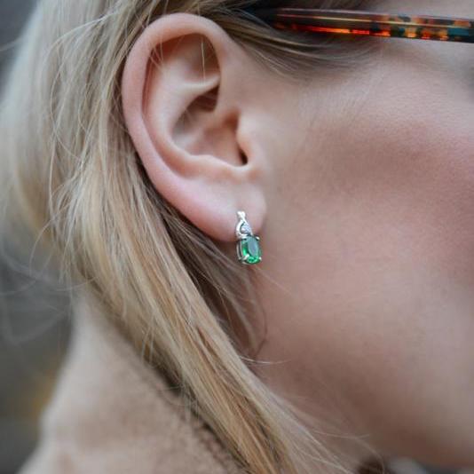 Strieborné náušnice s oválnymi smaragdmi 13962