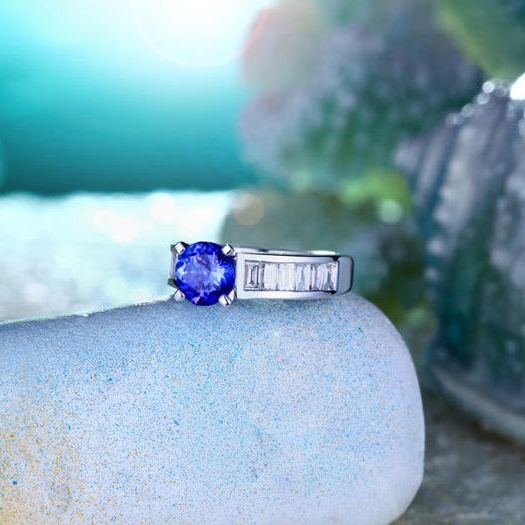 Zásnubný prsteň s tanzanitom a diamantmi 3623