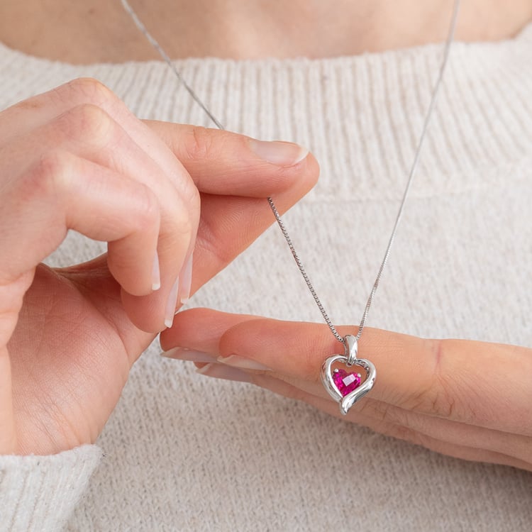Rubínové srdce v strieborném prívesku srdca Hurtie 120969