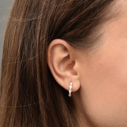 Náušnice zdobené diamantmi Steen