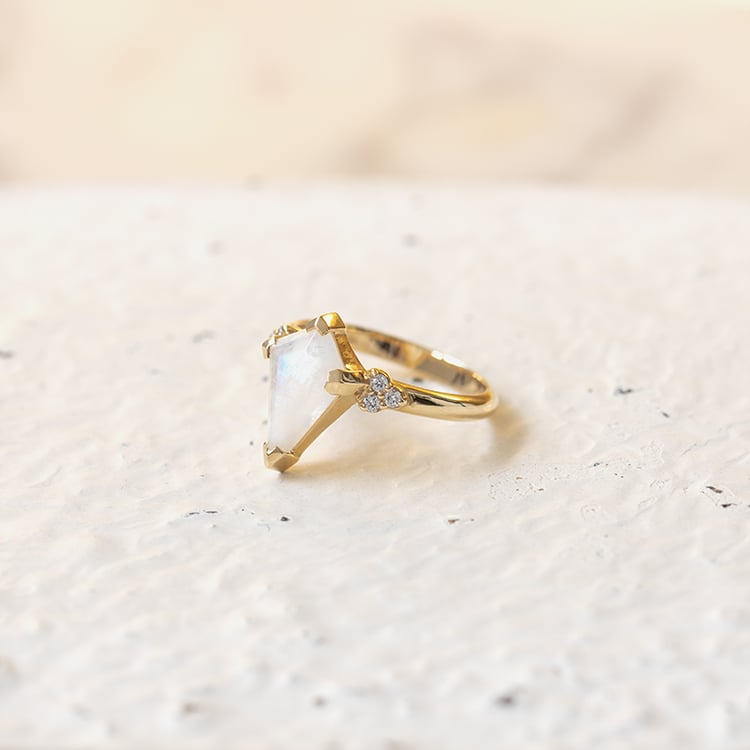 Jedinečný prsteň s mesačným kameňom Floki 124142