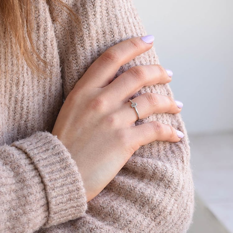 Minimalistický prsteň s baguette moissanitom Kelila 112006