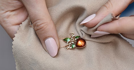 Ako sa starať o šperky s enamelom 