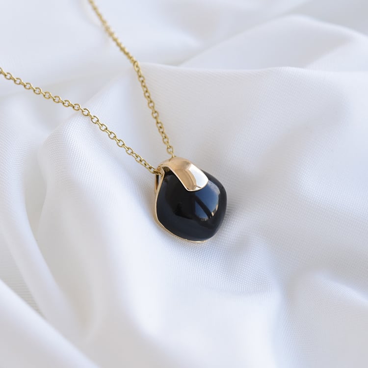 Zlatý náhrdelník s čiernym onyxom 81380