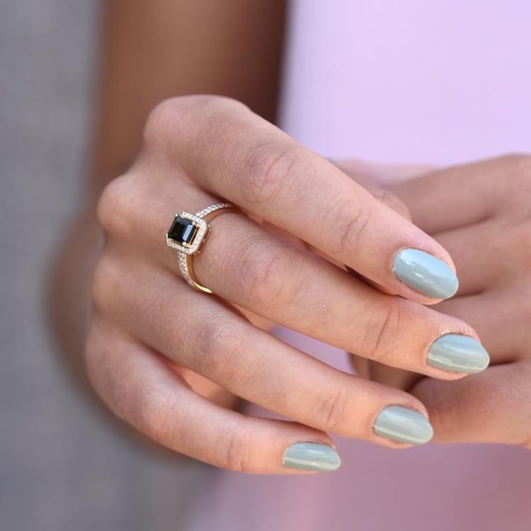 Prsteň so zeleným turmalínom a diamantmi zo zlata 47478