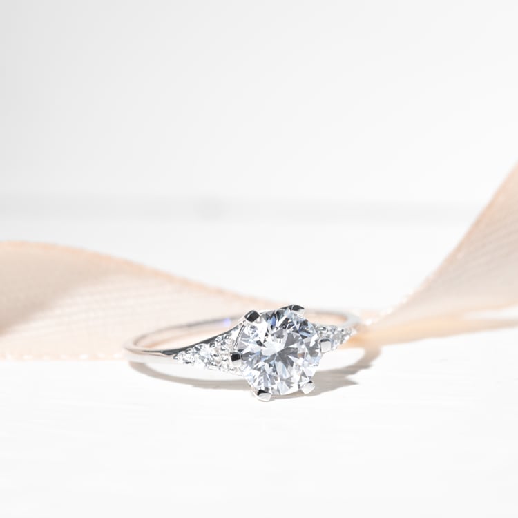 Zásnubný prsteň s diamantmi Diana 125660