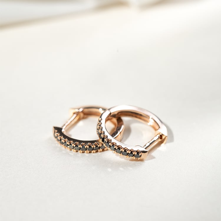 Kruhové náušnice s čiernymi diamantmi Carolin 131258