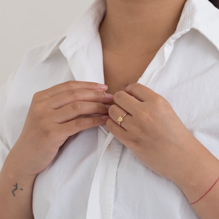 Zlatý zásnubný prsteň so žltým diamantom Alona 127869