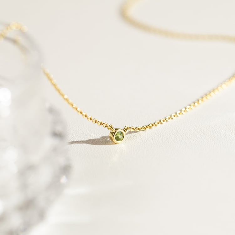 Minimalistický náhrdelník so zeleným zafírom Vieny 157138