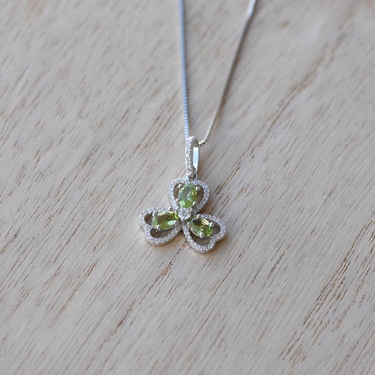 Strieborný náhrdelník s olivínmi Alisabete 18233