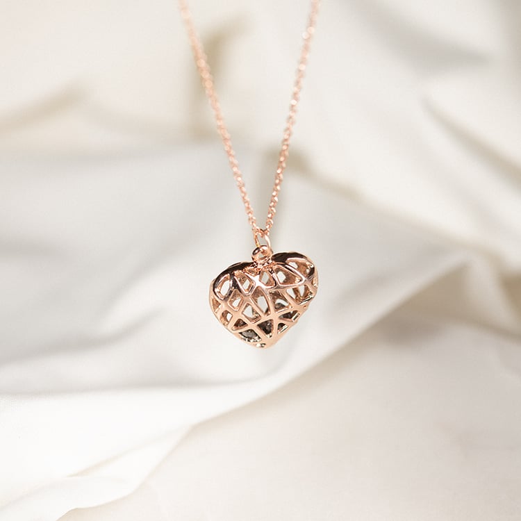 Prívesok v tvare srdca so salt and pepper korálkami Adeline 134753