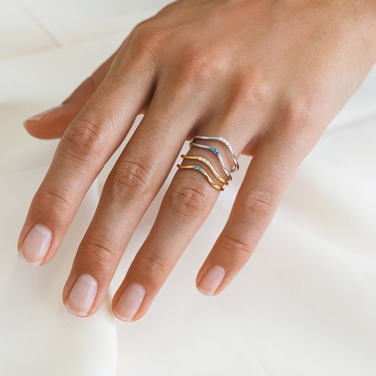 Strieborný vykrojený prsteň s tromi diamantmi Cason 157748