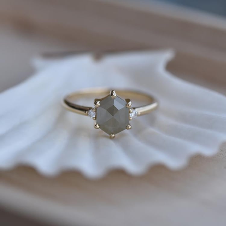 Zlatý prsteň s diamantom salt´n´pepper 44221