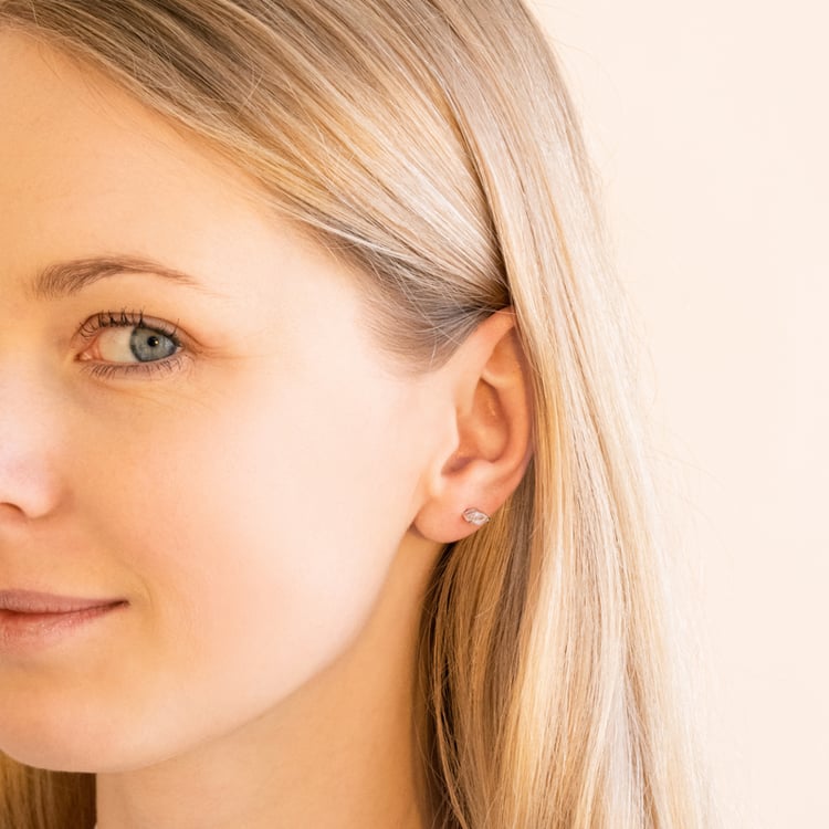 Minimalistické strieborné náušnice s morganitmi Sistine 102345