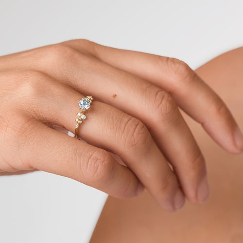 Zásnubný prsteň s akvamarínom a diamantmi Olha