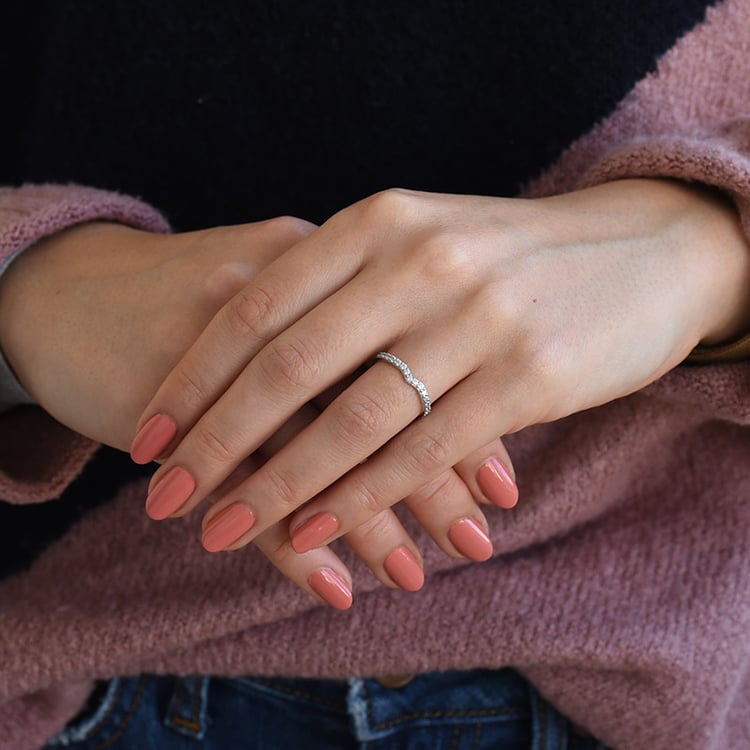 Vykrojený platinový eternity prsteň so žiarivými diamantmi Magee 101340