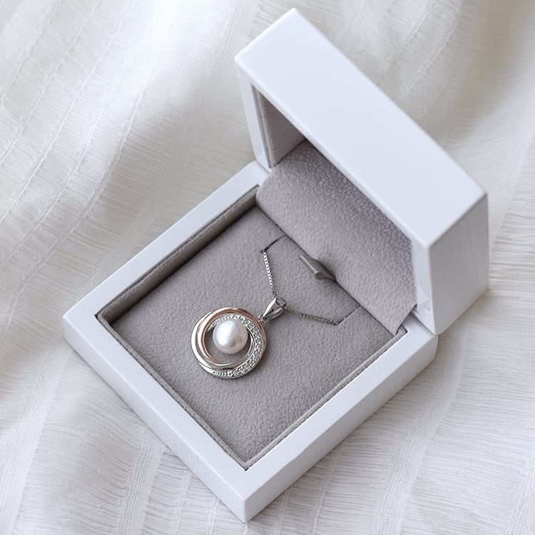 Náhrdelník s perlou a zirkónmi 69257