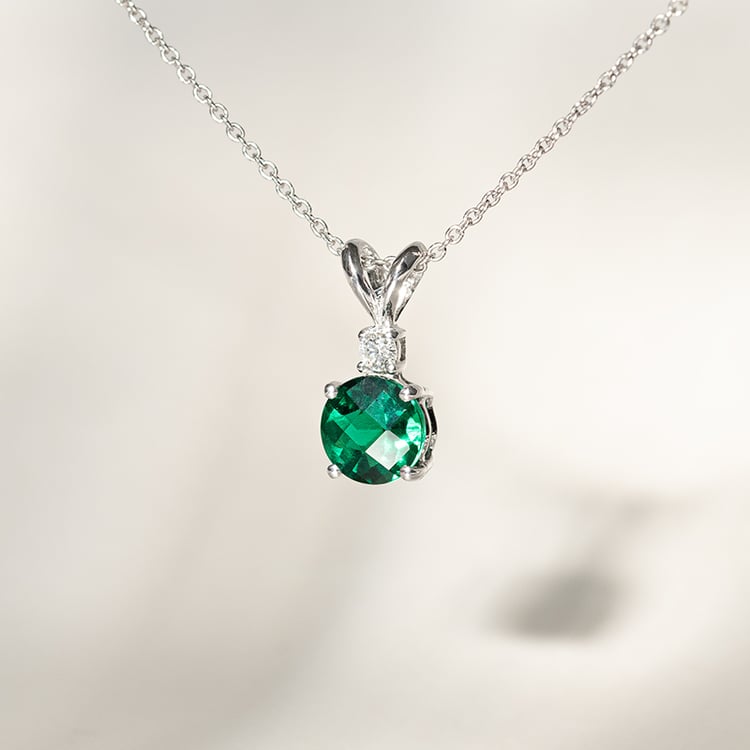 Zlatý prívesok so smaragdom a diamantom Endora 135236