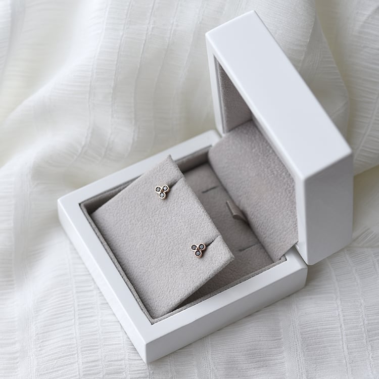 Náušnice s čiernymi diamantmi 63690