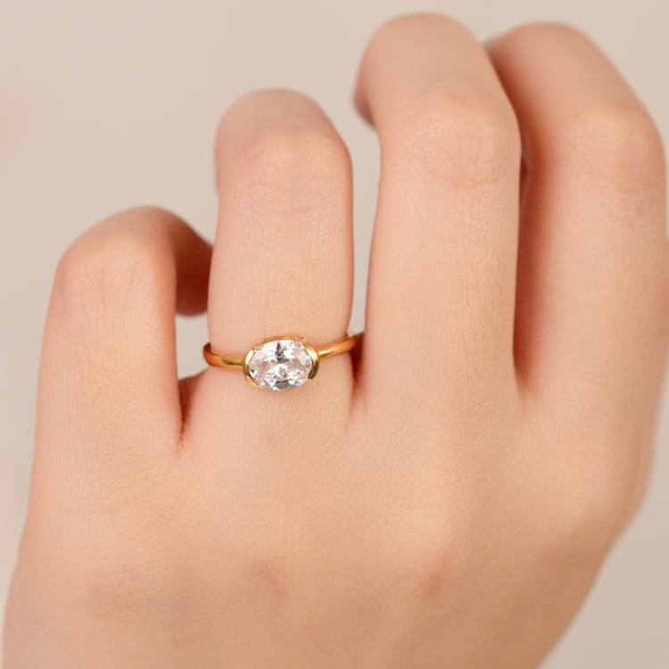 Zlatý prsteň s half-bezel oválnym diamantom Hortensia 164553