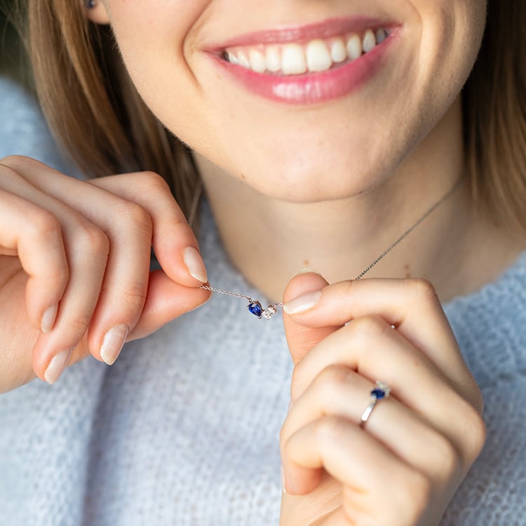 Náhrdelník Toi et Moi s lab-grown diamantom a zafírom Amandine 147058