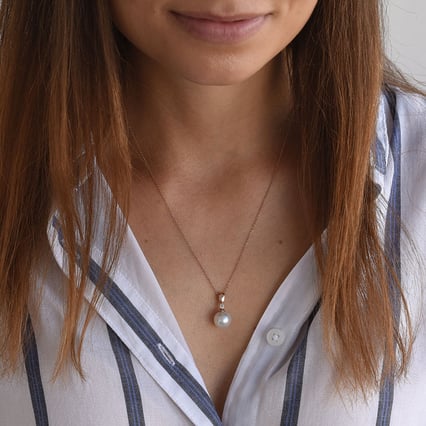 Zlatý prívesok s juhomorskou perlou Mia