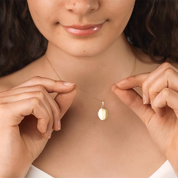 Oválny otvárací medailón zo striebra 156352