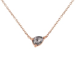 Náhrdelník s pear salt and pepper diamantom Jazmyn