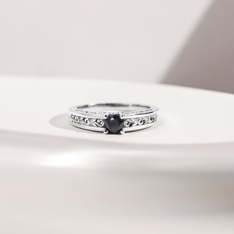 Vintage zlatý zásnubný prsteň s čiernym diamantom Daniew 154089