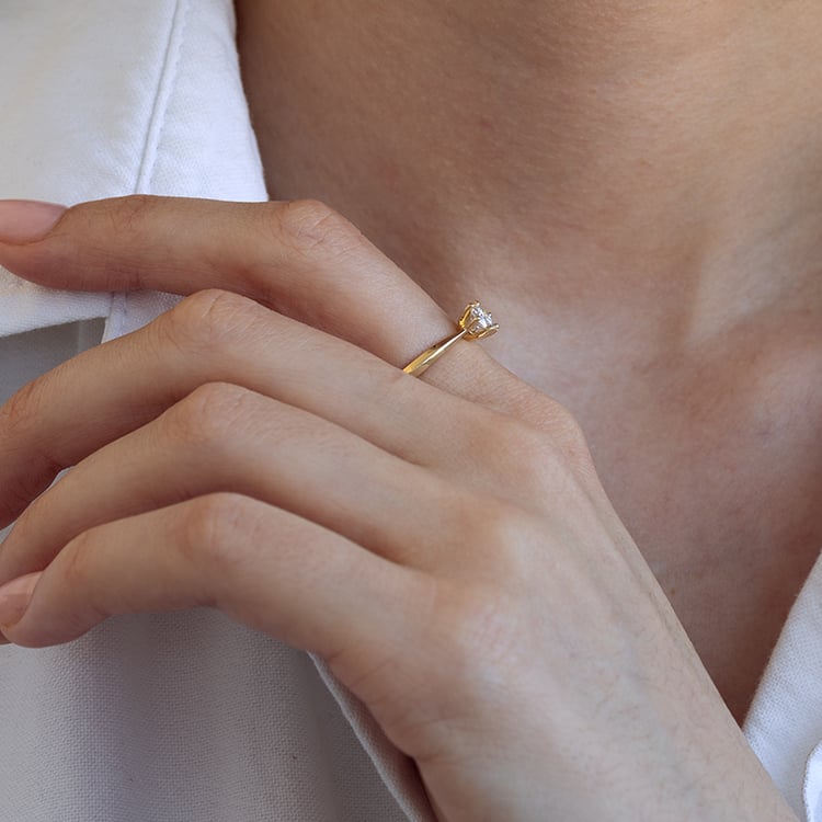 Zásnubný prsteň s moissanitom Iravan 129979