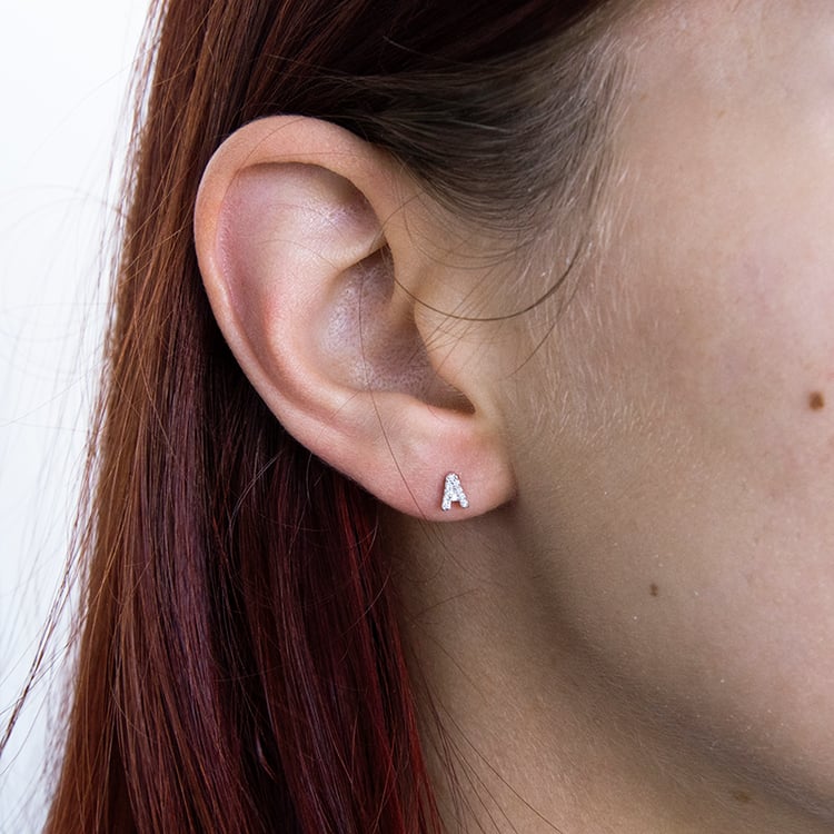 Lab-grown diamantové náušnice s voľbou písmena Caspar 110413