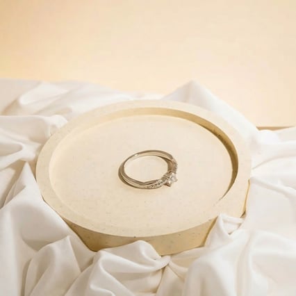 Zásnubný prsteň zo zlata s 0.3ct IGI certifikovaným diamantom Aliye