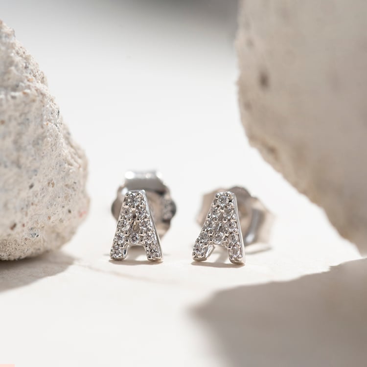 Diamantové náušnice s voľbou písmena Caspar 110416